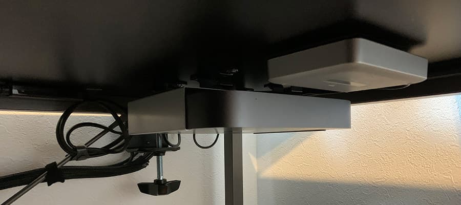 HIDEit MiniU壁マウントを使いMac miniを机下に収納するアイディア