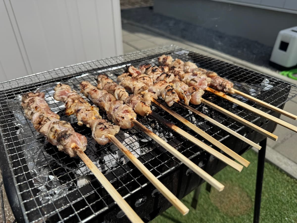 塩麹漬けの鶏もも肉で作った自家製焼き鳥